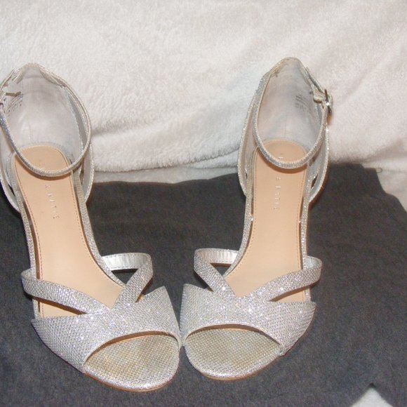 Kelly & Katie Silver Sparkle Sandals - Picture 13 of 15